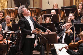 Hledá se sošný dirigent